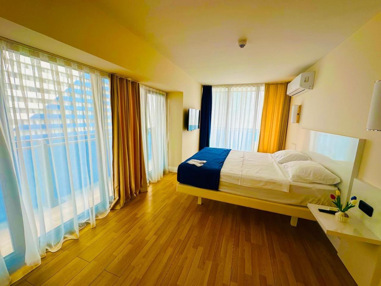 Orbi City Best Apartments Batumi Esterno foto